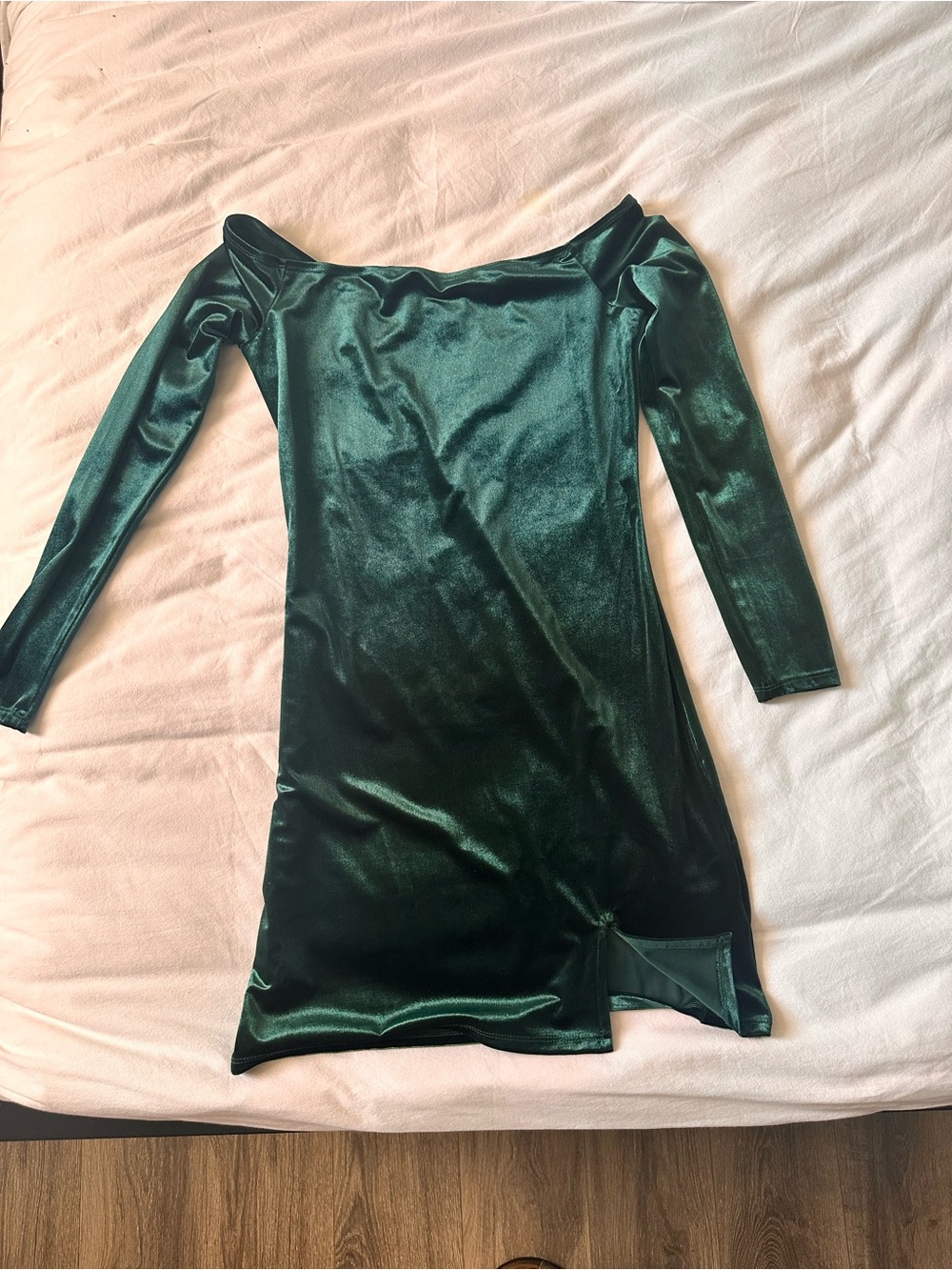 GB girls Emerald Green Off-Shoulder Velvet Midi Dress